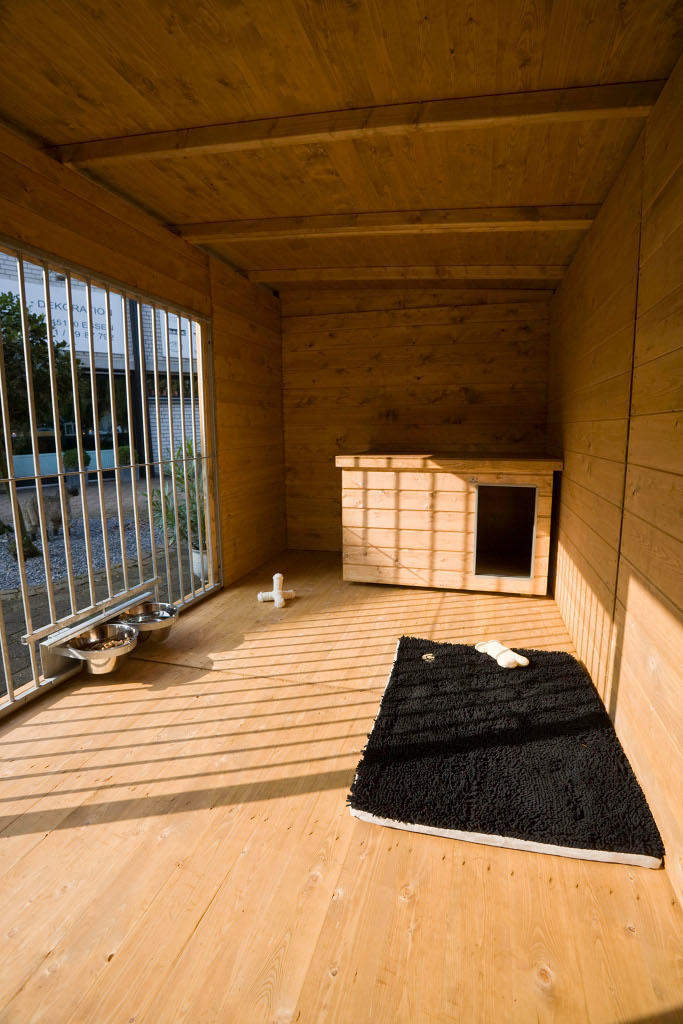 Imprägnierter Holzboden in Holzzwinger 2x4 m